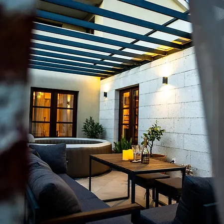 فيلة House 