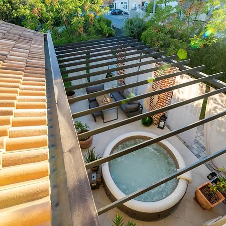 فيلة House 