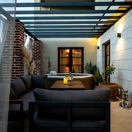فيلة House 