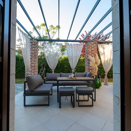 فيلة House 